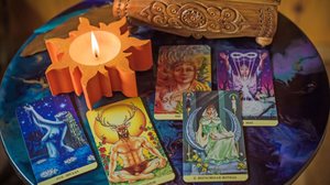 O tarot indica oportunidades de crescimento para a quarta-feira (Imagem: T.Den_Team | Shutterstock)