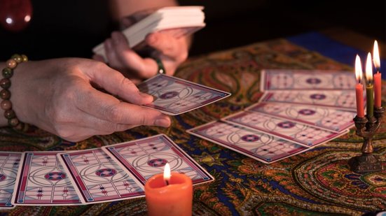 O dia será marcado por diferentes energias, com momentos de alegria, encontros e celebrações, mas também de introspecção e novas percepções (Imagem: Pavel_Kostenko | Shutterstock)