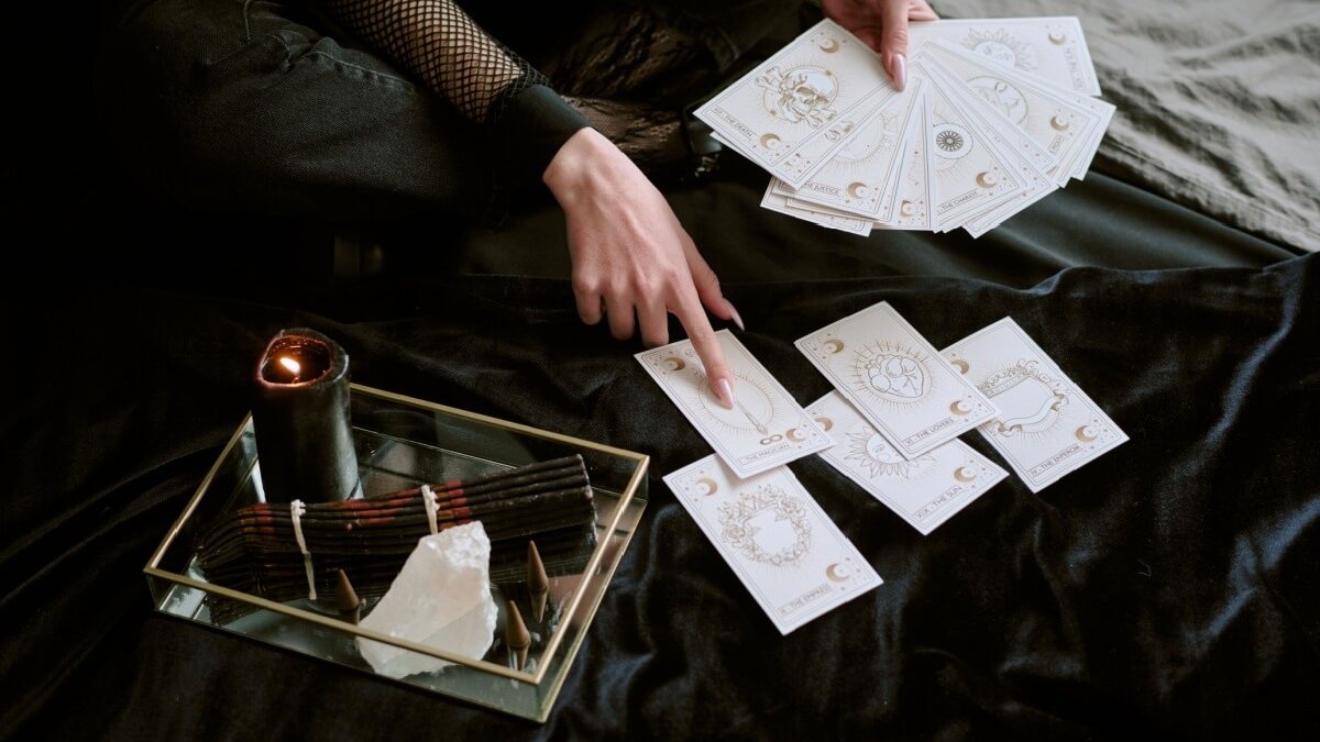 Tarot do dia: previsão para os 12 signos em 26/04/2026