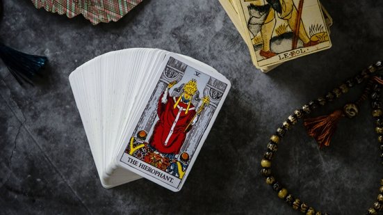 Será um dia de encerramentos, curas emocionais e ajustes importantes nas relações (Imagem: Isaiah Fainberg | Shutterstock)