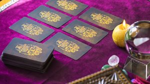 O Tarot revela que a quinta-feira favorecerá quem conseguir agir com maturidade (Imagem: T.Den_Team | Shutterstock)