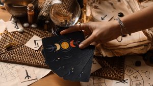 A semana será favorável para os nativos organizarem prioridades, fortalecerem parcerias e avançarem em metas pessoais e profissionais (Imagem: Pixel-Shot | Shutterstock)