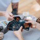 A semana favorecerá oportunidades de crescimento, mas também momentos de pausa, reflexão e ajustes internos (Imagem: Natalie magic | Shutterstock)