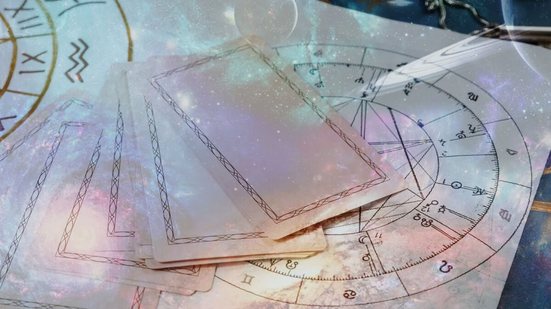 As cartas do tarot indicam um período de autoconhecimento e redirecionamento interno (Imagem: Shyntartanya | Shutterstock)