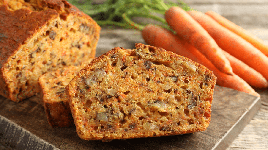 Bolo de cenoura com amêndoas (Imagem: New Africa | Shutterstock)