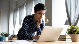 Mesmo em meio as distrações da vida moderna o foco pode ser desenvolvido (Imagem: fizkes | Shutterstock)