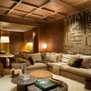 Os tons de marrom trazem mais identidade e ampliam a sensação de aconchego (Projeto: Denise Barretto | Imagem: Rômulo Fialnini)