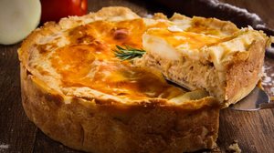 Torta de frango com requeijão cremoso (Imagem: Alan Camargo Fotografia | Shutterstock)