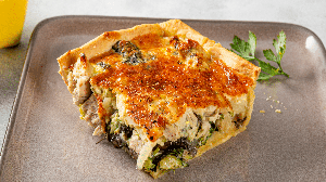 Torta de frango com espinafre (Imagem: Purrfect_photo | Shutterstock)