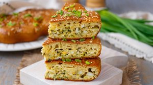 Torta de ovo com cebolinha (Imagem: Dementieva Iryna | Shutterstock)