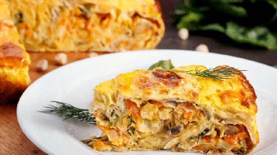 Torta de grão-de-bico com legumes (Imagem: Zulkarnieiev Denis | Shutterstock)
