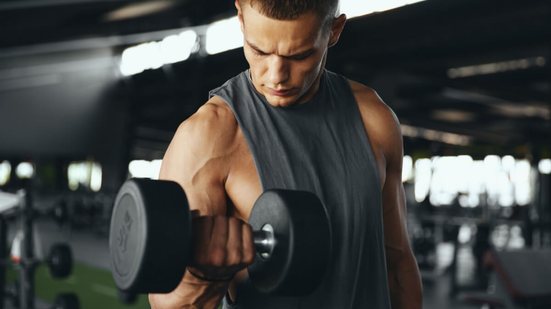 Resultados visíveis no corpo não surgem de um único esforço, mas da soma de hábitos bem alinhados (Imagem: Davidovici | Shutterstock)