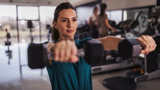 O fator mais importante para alcançar resultados duradouros é escolher uma atividade que faça sentido na rotina (Imagem: Budimir Jevtic | Shutterstock)