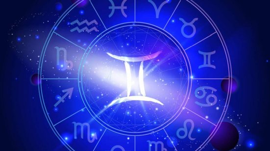 Entre mudanças constantes e muita curiosidade, os geminianos se destacam pela forma como enxergam o mundo (Imagem: NadezhdaShu | Shutterstock)