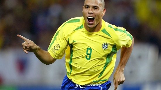 Das vitórias históricas aos desafios fora dos gramados, produções mostram o lado mais humano de grandes craques do futebol (Imagem: Reprodução digital | Globoplay)