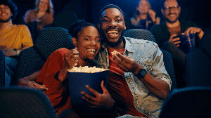 Filmes de aventura, drama, ficção científica e música estão entre os destaques da quinta-feira (Imagem: Drazen Zigic | Shutterstock)