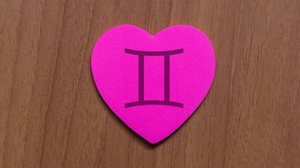 Gêmeos gosta de se relacionar com quem entende a necessidade que ele tem de se sentir livre (Imagem: Photography FC | Shutterstock)