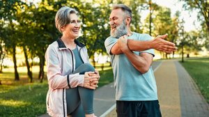 Os exercícios físicos são essenciais no tratamento de artrose (Imagem: Harbucks | Shutterstock)