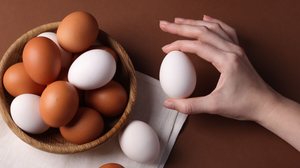 O consumo de ovo deve ser equilibrado para não prejudicar a saúde (Imagem: New Africa | Shutterstock)