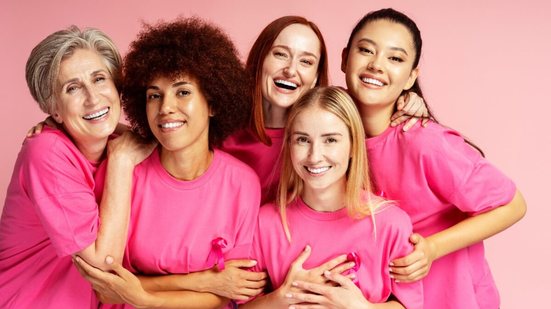 Diagnosticar o câncer de mama no início é essencial para o sucesso no tratamento (Imagem: AYO Production | Shutterstock)