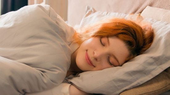 A deficiência de magnésio pode prejudicar a qualidade do sono (Imagem: MAYA LAB | Shutterstock)