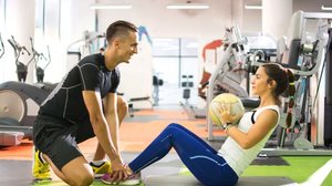 A prática de atividade física é uma importante aliada contra a gordura abdominal (Imagem: Bojan Milinkov | Shutterstock)