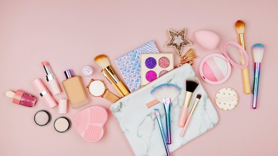 Muito além de uma moda, o kawaii se firma como um estilo que integra encantamento visual e performance real nos cuidados de beleza (Imagem: Igisheva Maria | Shutterstock)