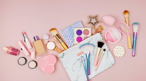 Muito além de uma moda, o kawaii se firma como um estilo que integra encantamento visual e performance real nos cuidados de beleza (Imagem: Igisheva Maria | Shutterstock)