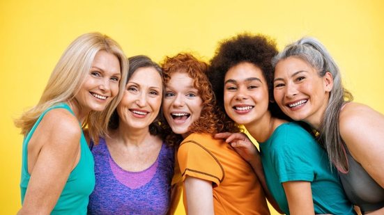 Mudanças na pele exigem diferentes cuidados em cada fase da vida (Imagem: oneinchpunch | Shutterstock)