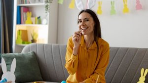 Equilibrar o consumo de chocolate durante a Páscoa é essencial para a saúde (Imagem:  AYO Production | Shutterstock)
