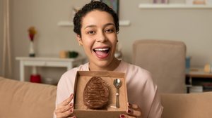 O chocolate pode ser inserido na dieta de forma saudável (Imagem: Vergani Fotografia | Shutterstock)