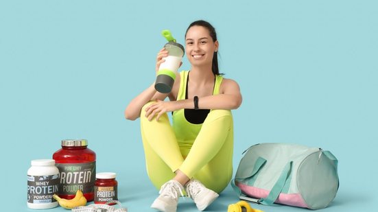 O consumo adequado de proteína ajuda a preservar a massa magra e a saúde ao longo da vida (Imagem: Pixel-Shot | Shutterstock)