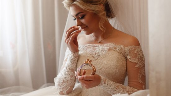 O perfume é capaz de eternizar a experiência, criando uma memória olfativa única que permanece viva mesmo depois do casamento (Imagem: Mihail Pustovit | Shutterstock)