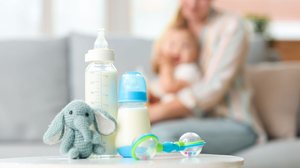 A doação de leite materno salva vidas de milhares de recém-nascidos (Imagem: Pixel-Shot | Shutterstock)