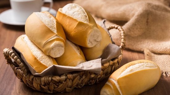 O pão francês deve ser consumido com cautela (Imagem: WS-Studio | Shutterstock)