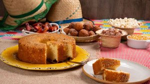 A alimentação pode ser saborosa e equilibrada na festa junina (Imagem: Eduardo von Linsingen | Shutterstock)