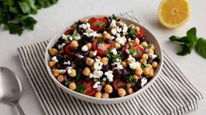 O feijão-preto e o grão-de-bico são aliados da saúde do coração (Imagem: Liudmyla Chuhunova | Shutterstock)