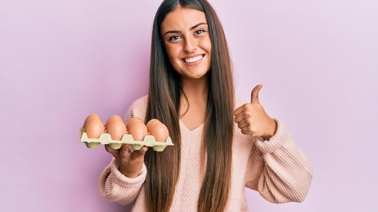 O ovo é um alimento completo e com múltiplos benefícios para a visão (Imagem: Krakenimages.com | Shutterstock)