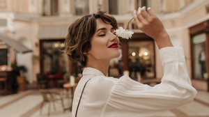 O visagismo também pode ser usado para cortes de cabelo (Imagem: Look Studio | Shutterstock)