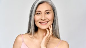 A menopausa também traz mudanças na pele (Imagem: Ground Picture | Shutterstock)