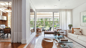 A escolha de materiais e revestimentos é crucial para a criação de espaços (Projeto: Dantas & Passos | Imagem: Maura Mello)