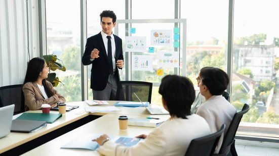 Planejamento, integração e controle operacional são práticas fundamentais que podem evitar prejuízos e aumentar a eficiência nos negócios (Imagem: Wanwajee Weeraphukdee | Shutterstock)