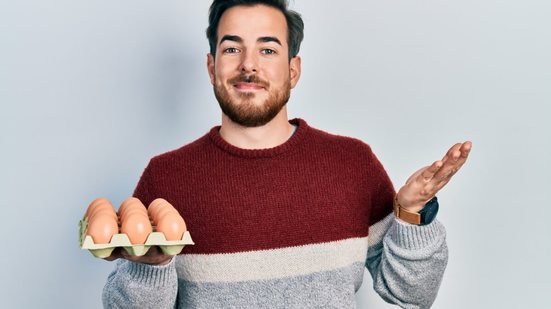 O ovo é fonte de nutrientes importantes para a saúde do homem (Imagem: Krakenimages.com | Shutterstock)