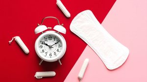 A menarca precoce pode afetar a saúde de meninas de diversas maneiras (Imagem: esthermm | Shutterstock)