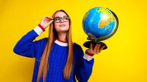 Compreender como países e regiões interagem é fundamental para obter uma boa nota no Enem (Imagem: Roman Samborskyi | Shutterstock)