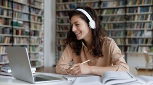 As conjunções são divididas em coordenativas e subordinativas (Imagem: fiskes | Shutterstock)