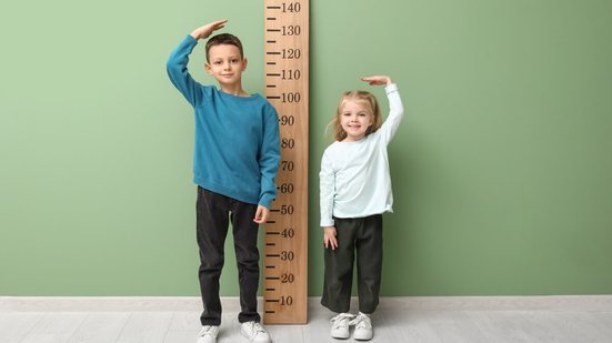 Crescimento anormal pode indicar problemas de baixa estatura que nem sempre estão relacionados à genética (Imagem: Pixel-Shot | Shutterstock)