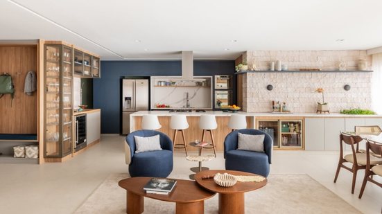 Antes de optar pela integração dos ambientes, é importante entender as necessidades dos moradores (Projeto: BMA Studio | Imagem: Guilherme Pucci)