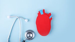 Sintomas menos óbvios podem estar relacionados a problemas no coração (Imagem: FamStudio | Shutterstock)