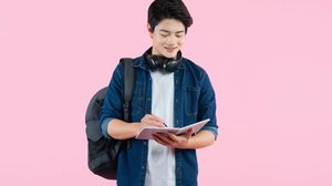 A organização impulsiona os estudos e ajuda os estudantes a alcançarem um bom desempenho no vestibular (Imagem: 88STOCKVN | Shutterstock)